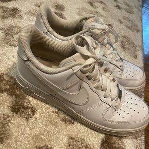 White Nike Air Force